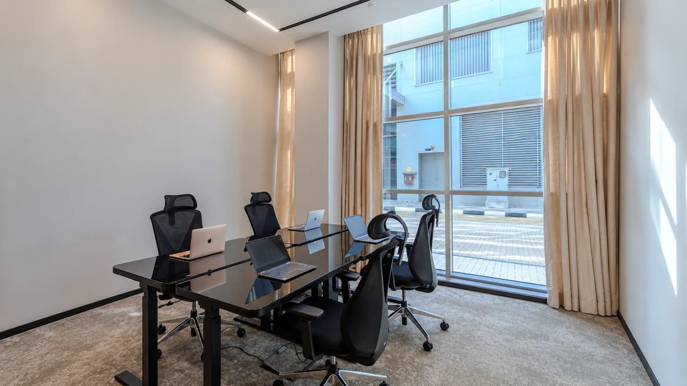 A Zentral private office with two glossy black desks, four ergonomic chairs and floor-to-ceiling windows